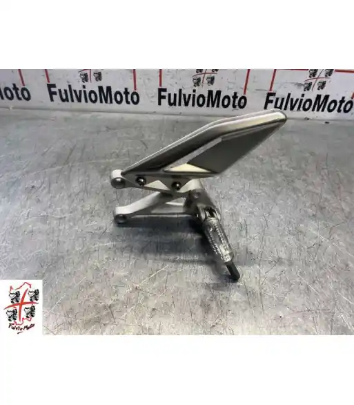 Petit Prix Platine repose pied Gauche TRIUMPH STREET TRIPLE 660 – 2019