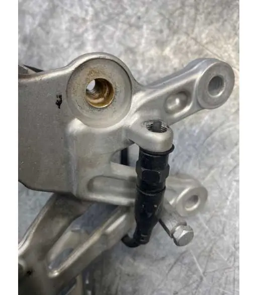 Commander Maintenant Platine repose pied Droit APRILIA TUONO 1000 – 2012
