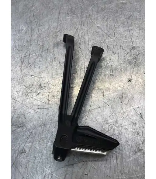 Réduction Cale-pieds Droit TRIUMPH STREET TRIPLE 765 – 2022