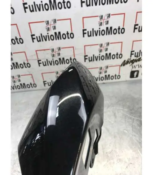 Flanc de selle Arrière Droit TRIUMPH STREET TRIPLE 765 – 2018 Produit De Marque