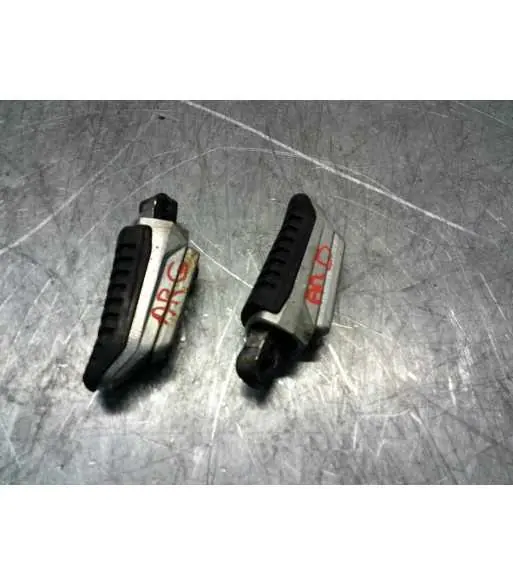 Cale-pieds Paire Arrière SUZUKI GSR 600 – 2007 Marque
