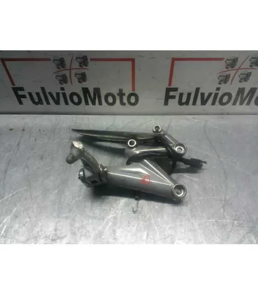 Vente Directe Platine repose pied Avant Droit TRIUMPH STREET TRIPLE 675 – 2008