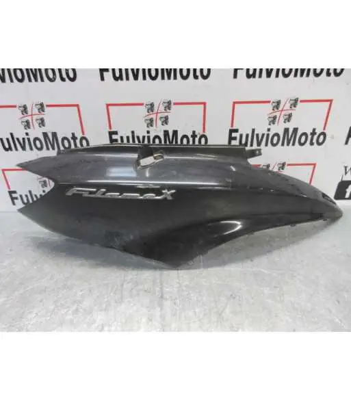 Marque Flanc de selle Droit MBK FLAME X 125 – 2006