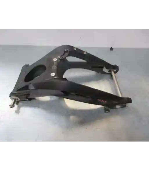 Commander Maintenant Bras oscillant – TRIUMPH STREET TRIPLE 765 – 2018