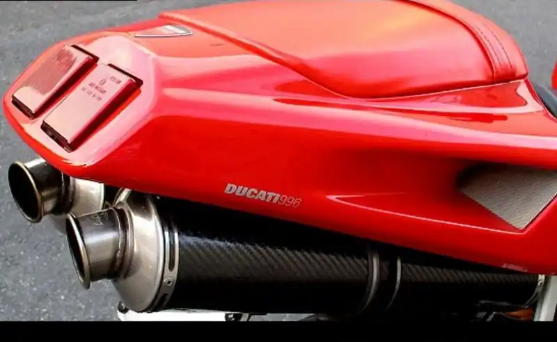 Promotion Saisonnière Marving 2 silencieux Superline ovale carbone pour Ducati 996