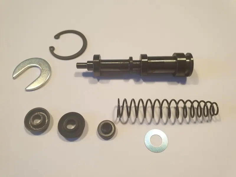Vente Directe Kit de réparation maître-cylindre frein AR Yamaha XS1100 1980-1983