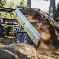 Promotion Saisonnière REMORQUE A PLATEAU BASCULANT POUR QUAD ET SSV CAPACITE 1200 KG