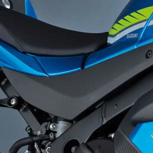 Cache cadre droit carbone pour Suzuki GSX-R 1000 (17-) Original Vente Directe